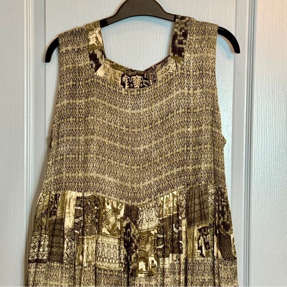 Elegant Green Maxi Dress - Picture 12 of 16